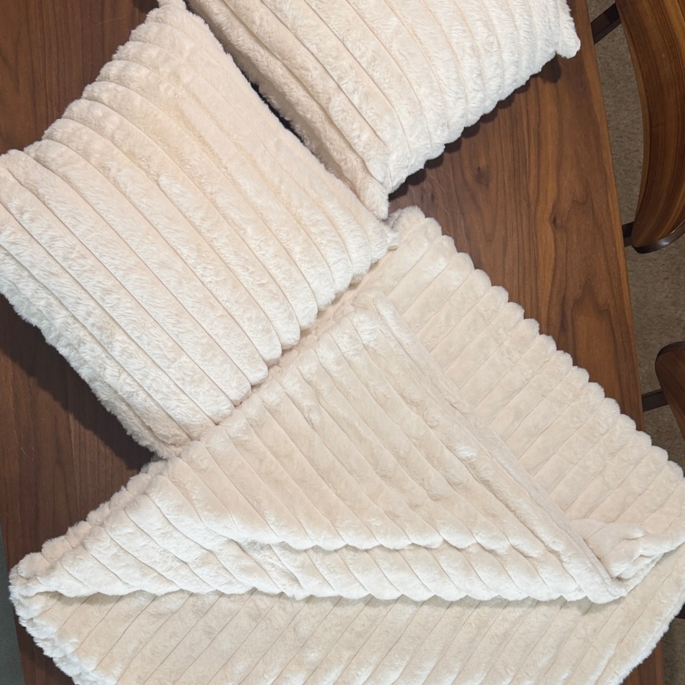 Cream Textured Throw Blanket and Pillow Set